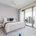 Luxury 3 Bedroom Corner Apartment - Stunning 270 Degrees Views - Burj & Fountain Views! 3 Balconies, 5 Minute Walk To Dubai Mall, Great Gym, Yoga Room