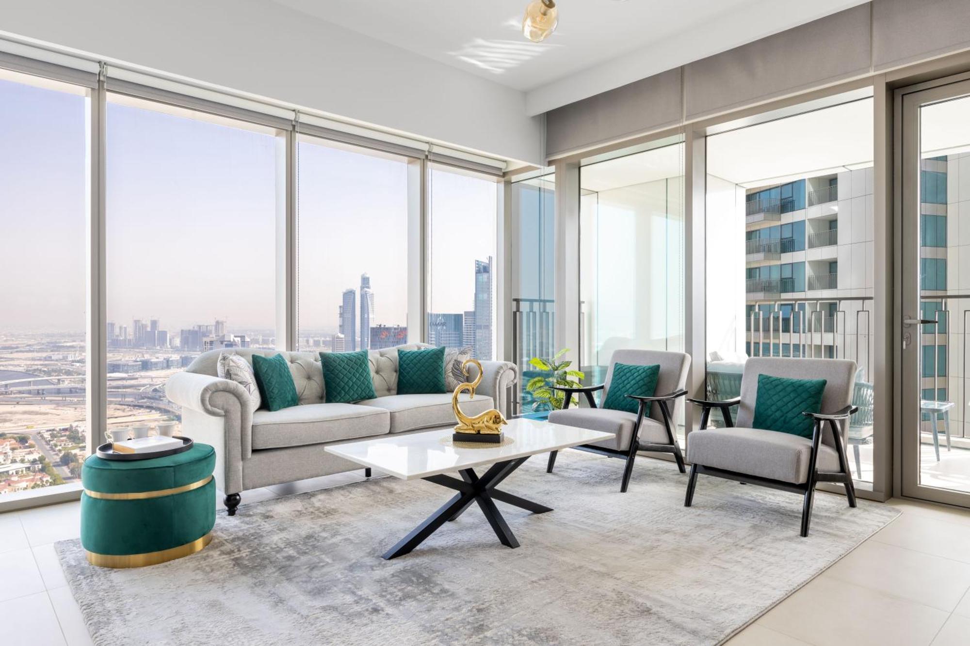 Luxury 3 Bedroom Corner - Stunning 270 Degrees Views - Burj & Fountain Views! 3 Balconies, 5 Minute Walk To Mall, Great Gym, Yoga Apartment Dubai