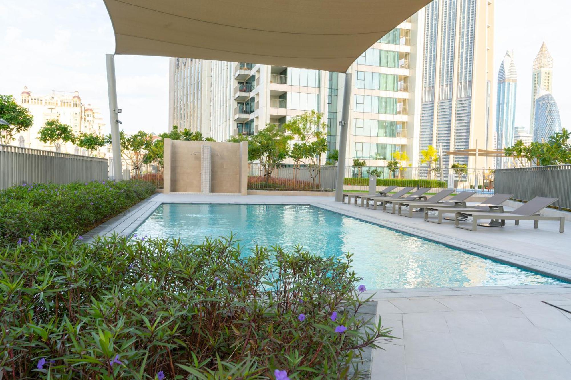Apartment Luxury 3 Bedroom Corner - Stunning 270 Degrees Views - Burj & Fountain Views! 3 Balconies, 5 Minute Walk To Mall, Great Gym, Yoga