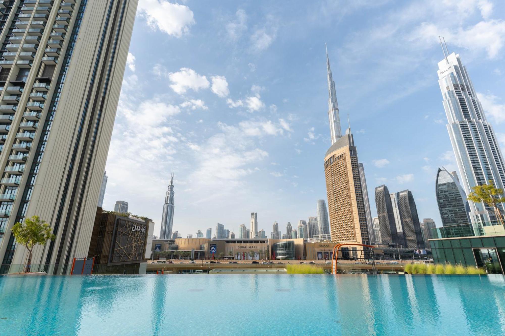 Luxury 3 Bedroom Corner - Stunning 270 Degrees Views - Burj & Fountain Views! 3 Balconies, 5 Minute Walk To Mall, Great Gym, Yoga * Dubai