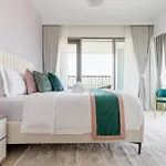 Luxury 3 Bedroom Corner Apartment - Stunning 270 Degrees Views - Burj & Fountain Views! 3 Balconies, 5 Minute Walk To Dubai Mall, Great Gym, Yoga Room